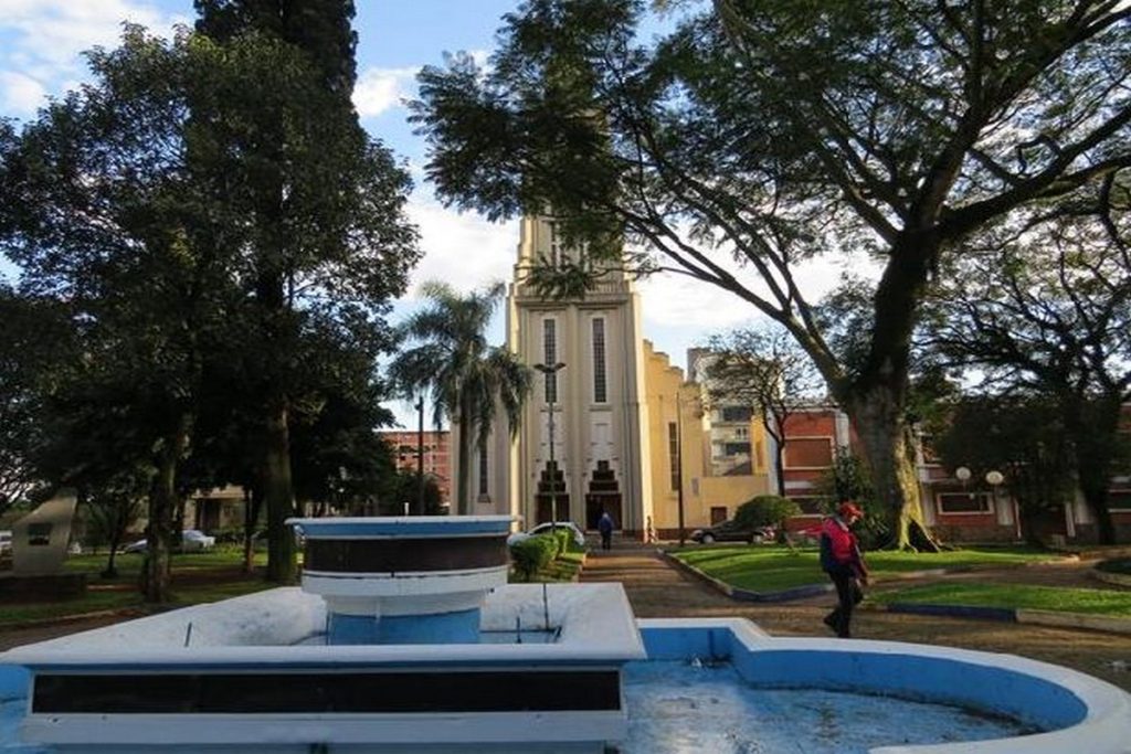 Estrutura começa a ser montada nesta quinta (22) para a programação dos 95 anos de Carazinho