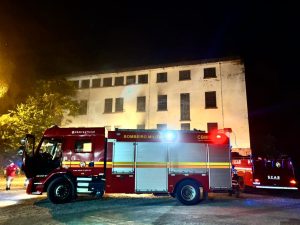 Incêndio registrado no antigo prédio do Solano em Não-Me-Toque