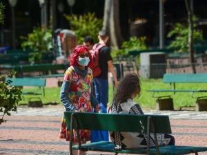 Passados cinco anos, covid-19 se torna endêmica e vacinação ainda é necessária