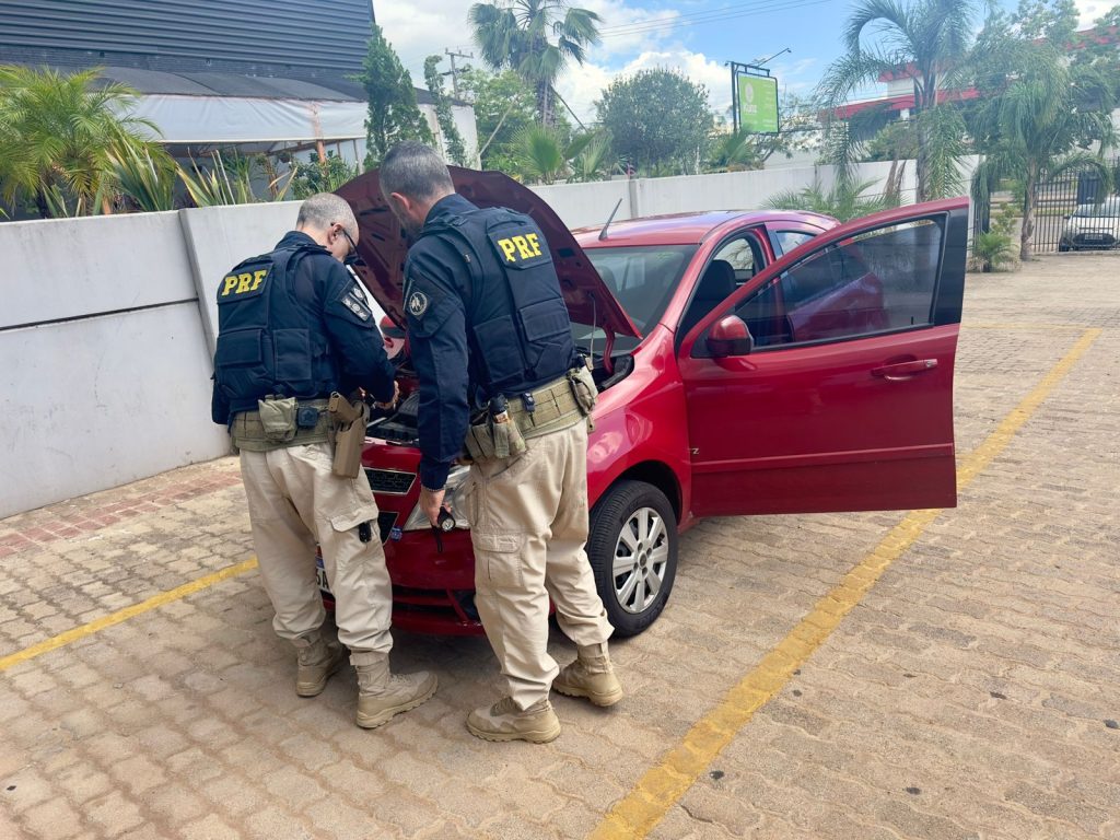 PRF recupera em Passo Fundo carro furtado em Curitiba