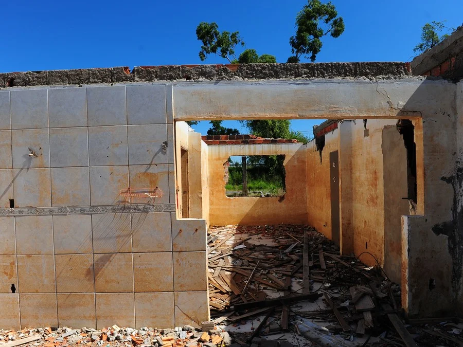 Um ano e oito meses depois da enchente, atingidos ainda buscam por novas moradias e obras de reconstrução