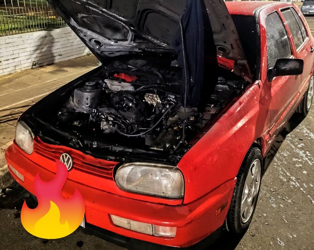 Bombeiros Voluntários controlam incêndio em veículo em Não-Me-Toque