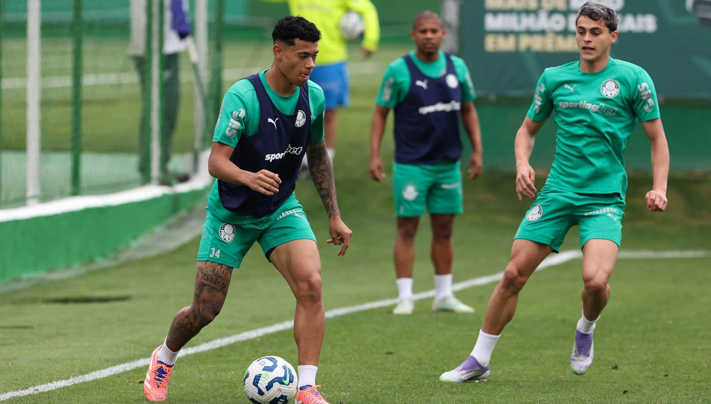 Jogador com passagem pelo Arsenal está no profissional do Palmeiras