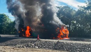 Ônibus que seguia para Não-Me-Toque pega fogo na BR-386