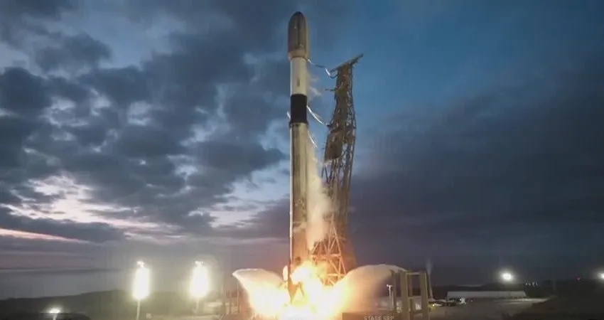 SpaceX lança foguete com novo lote de satélites Starlink