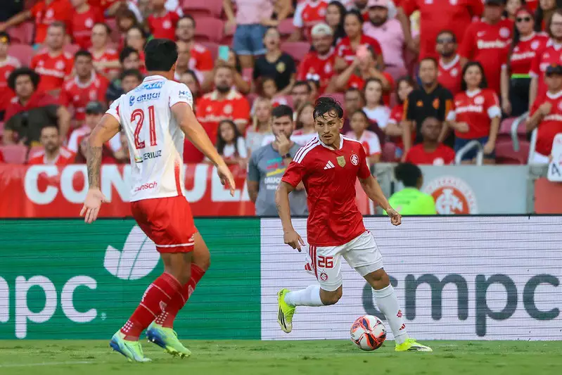 No Beira-Rio, Inter vence o São Luiz por 3 a 1 e vai às semifinais do Gauchão