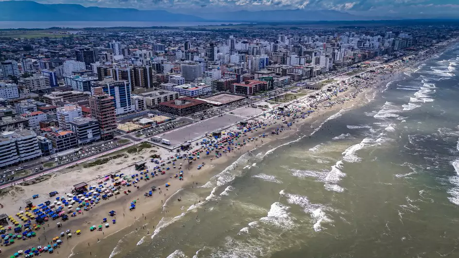 Turismo de verão no Rio Grande do Sul mantém crescimento e projeta novo recorde na temporada 2025/2026