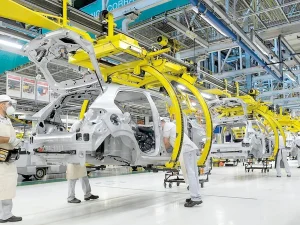 Produção industrial recua 1,2% em dezembro, aponta IBGE