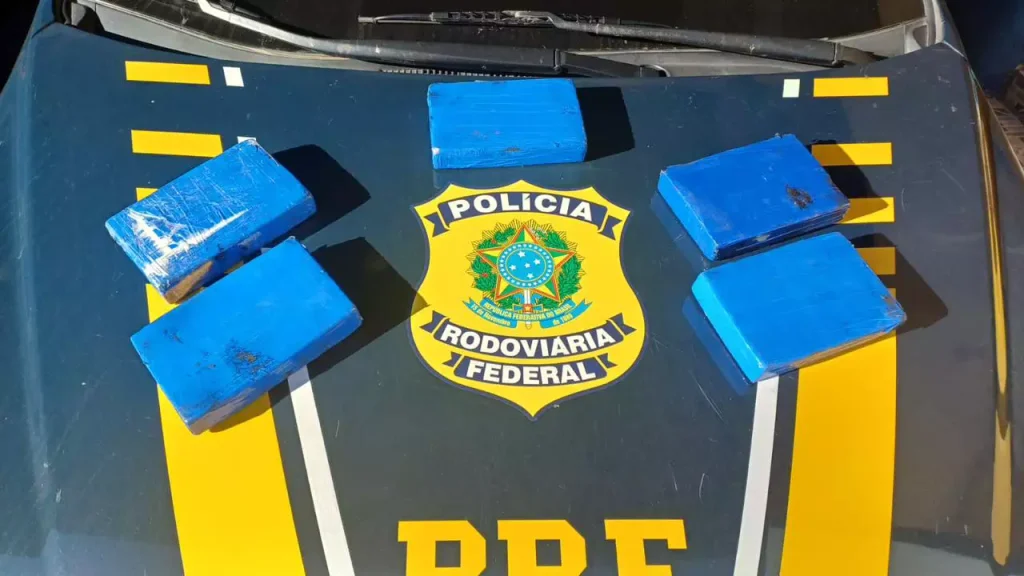 Polícia Rodoviária Federal prende irmãos com cinco quilos de cocaína em Bagé