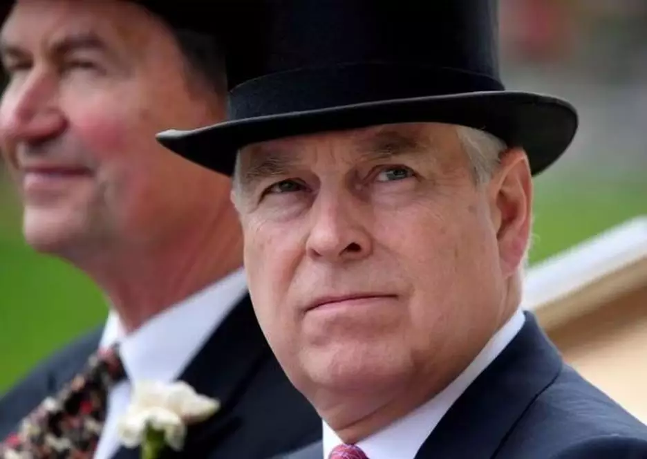 Polícia realiza novas buscas em endereços ligados ao ex-príncipe Andrew um dia após prisão