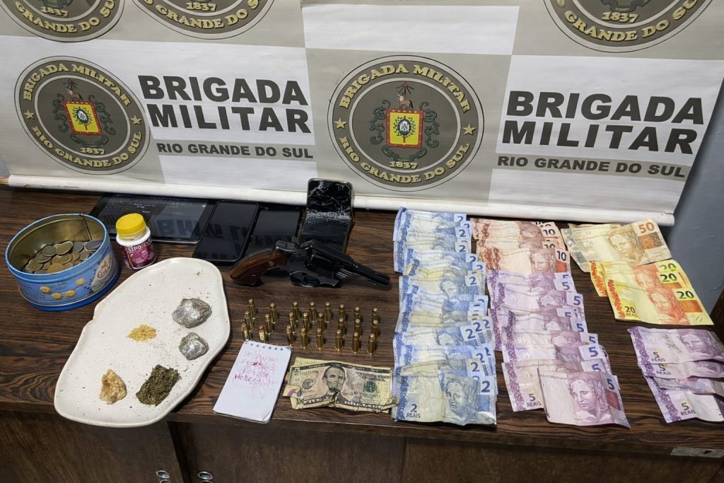 Brigada Militar prende dois homens por porte ilegal de arma de fogo, receptação e tráfico de drogas em Não-Me-Toque