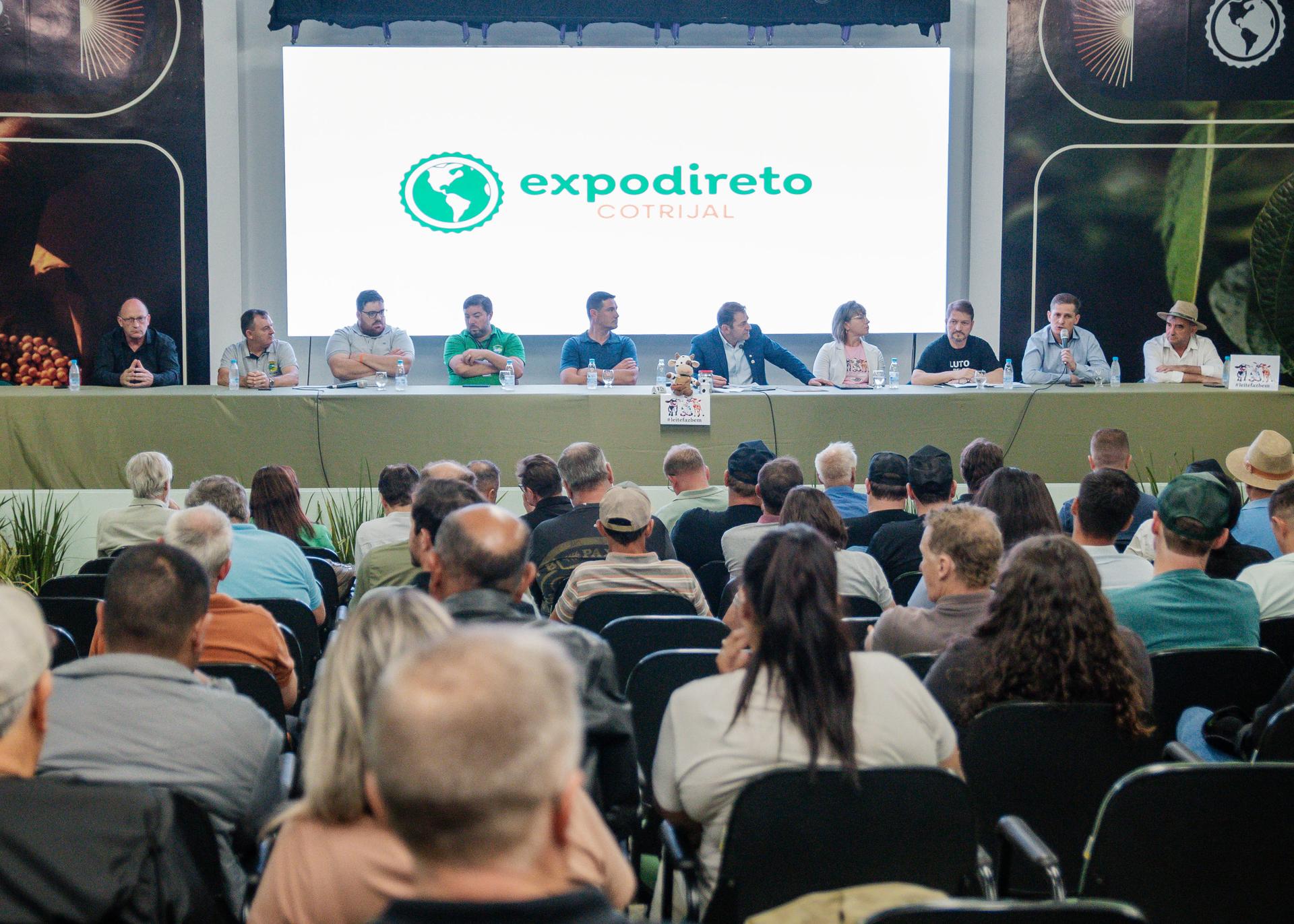 Audiência pública discute projeto que proíbe reidratação do leite em pó importado no RS