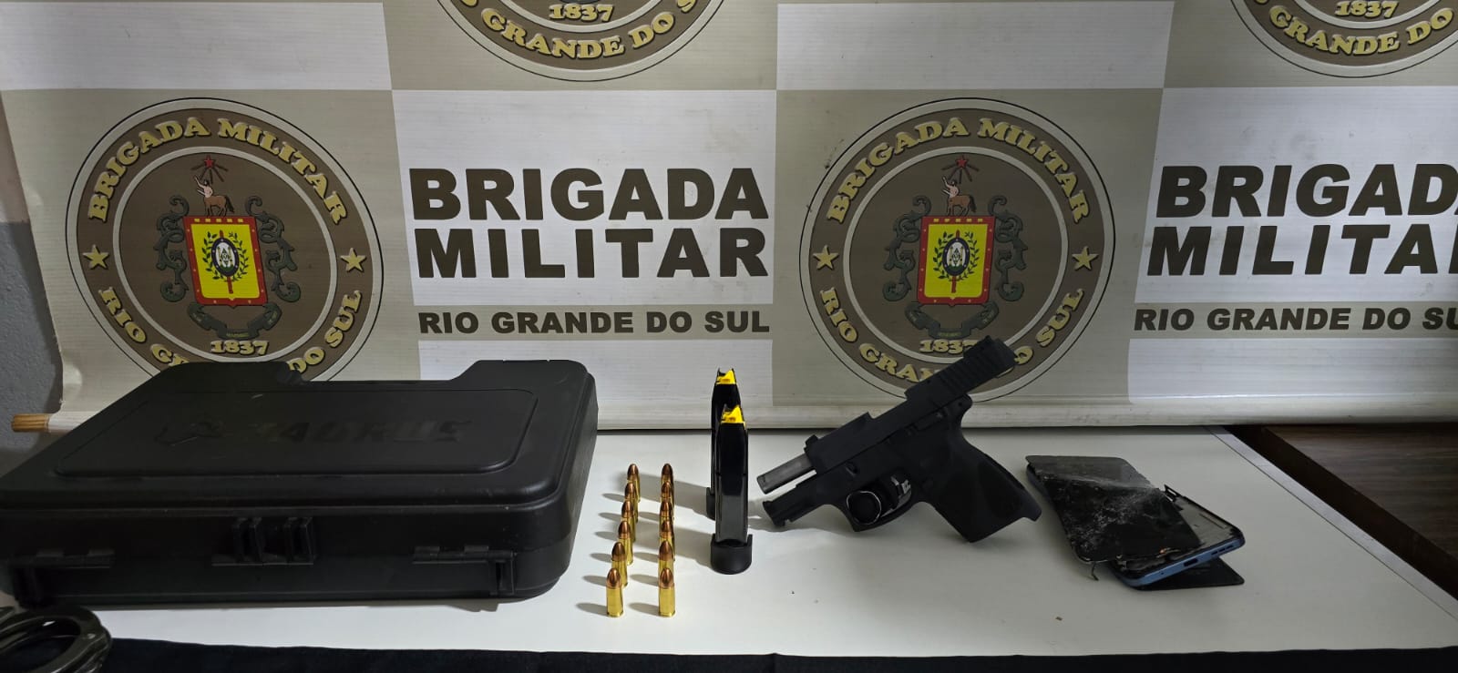 Brigada Militar prende homem por receptação e posse irregular de arma de fogo em Carazinho