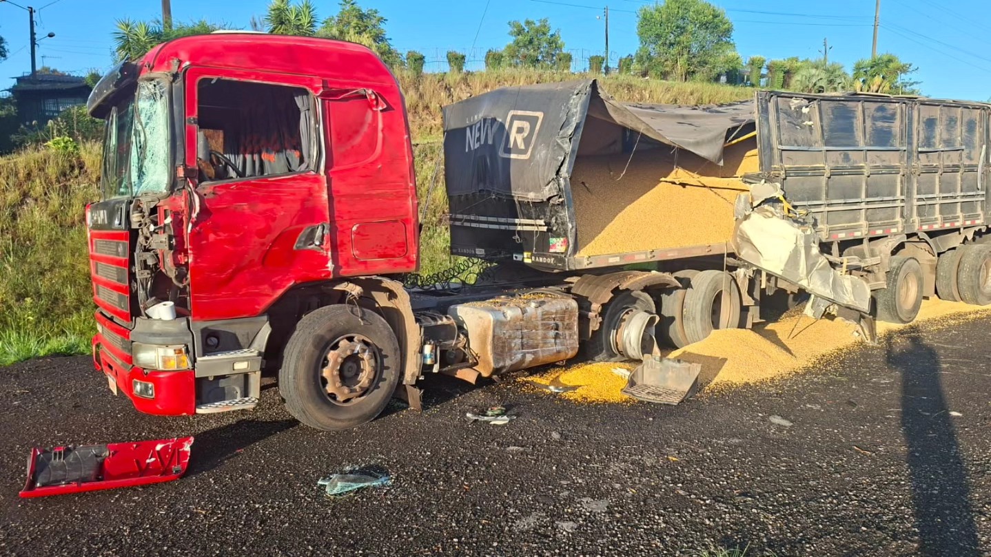 Colisão entre dois caminhões deixa uma pessoa morta em Soledade