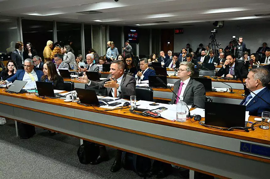 CPMI do INSS rejeita relatório que pedia indiciamento de mais de 200 pessoas, entre elas Lulinha