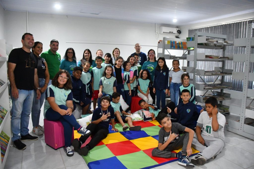 Escola Santo Antônio reinaugura biblioteca com novo acervo de livros