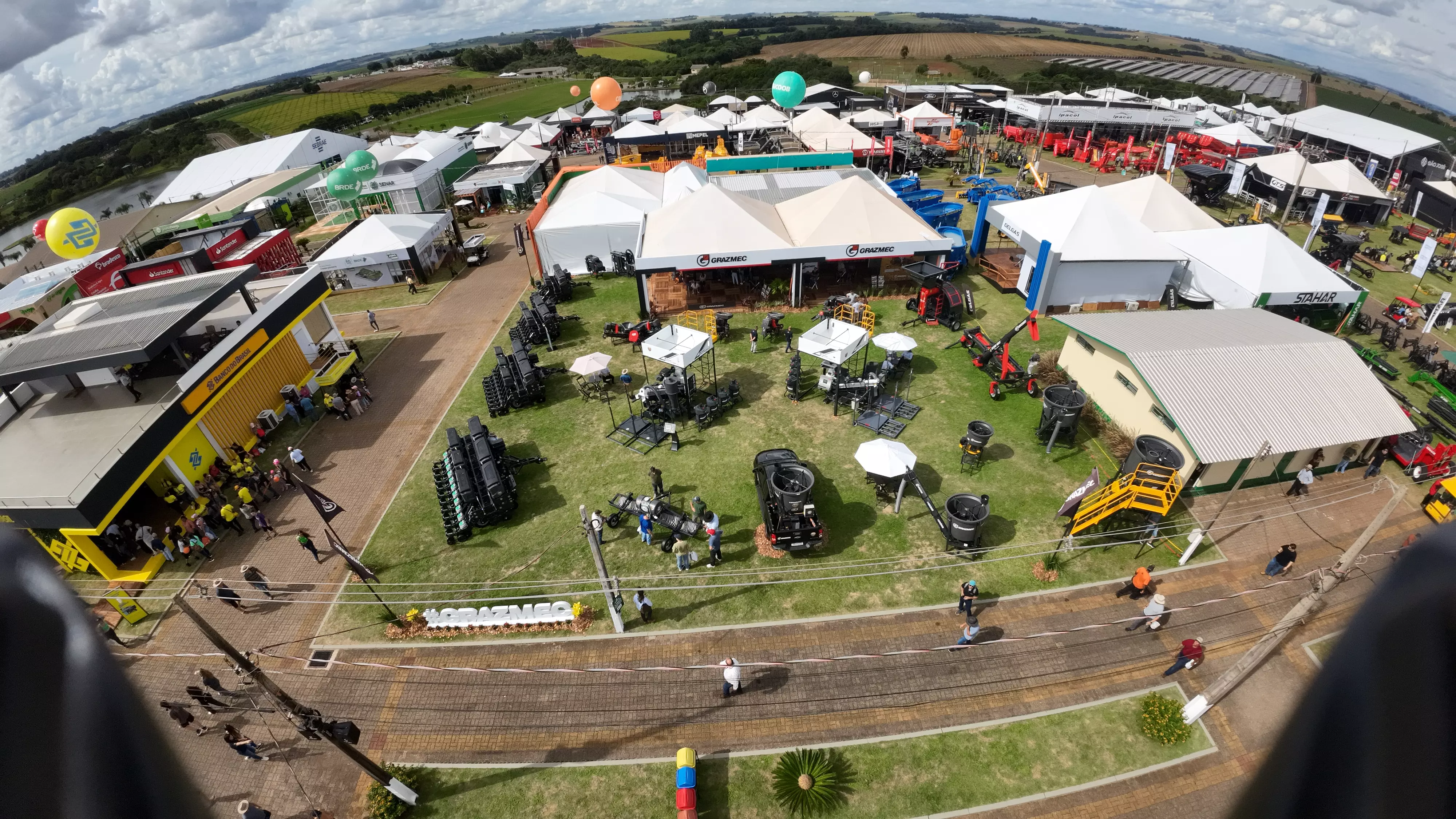 Grazmec marca presença na feira que é em casa, em Não-Me-Toque/RS