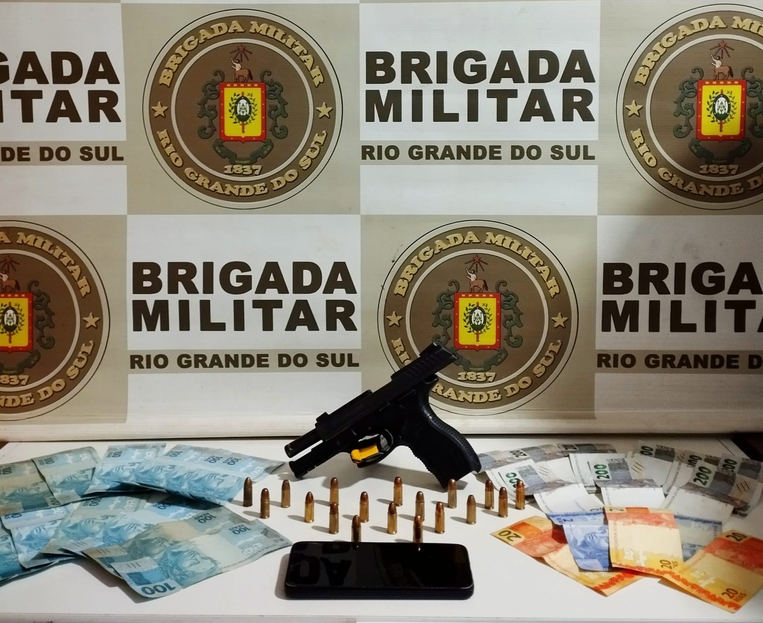 Brigada Militar prende homem por porte ilegal de arma de fogo em Carazinho