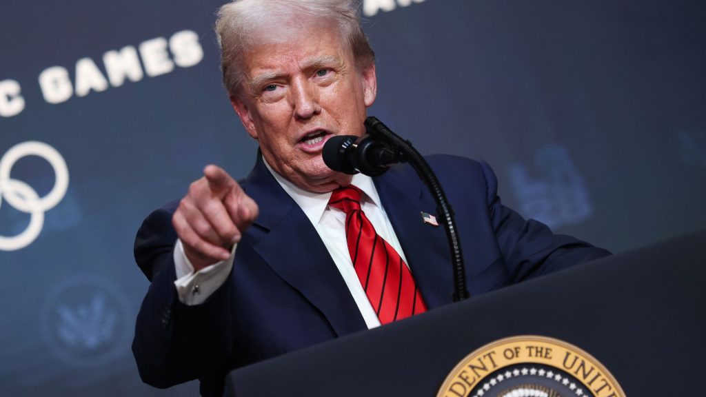 Trump confirma que enviará a polícia de imigração para aeroportos dos Estados Unidos a partir desta segunda