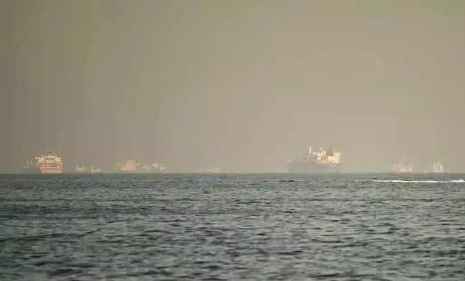 Mais de 50 navios franceses estão presos no Golfo durante guerra do Oriente Médio