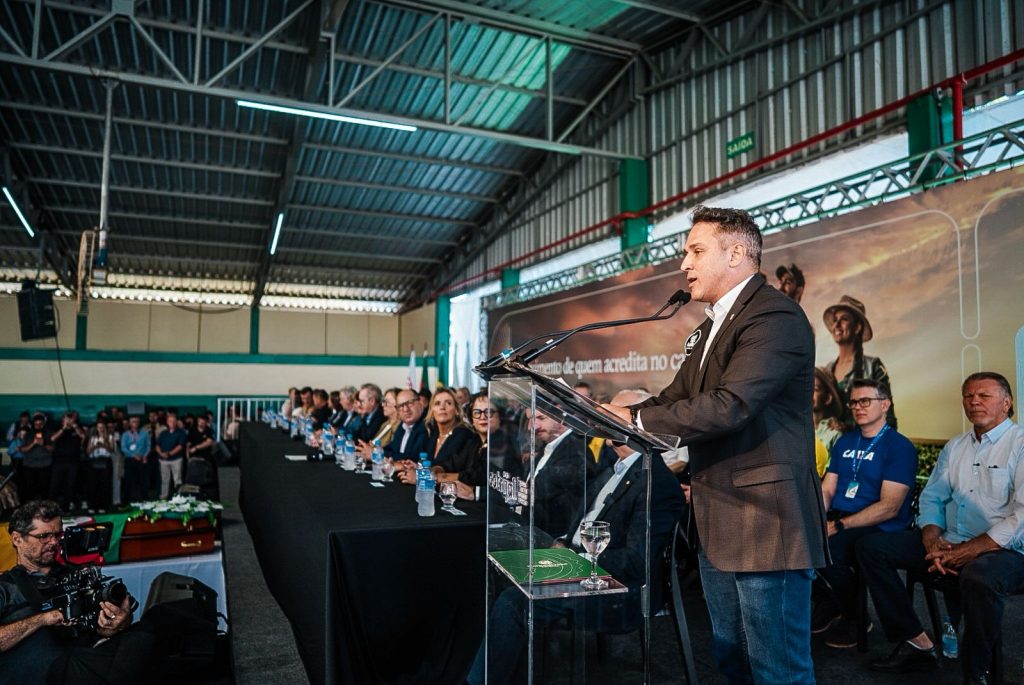 Protesto marca abertura da Expodireto; produtores denunciam crise no campo e Zucco cobra securitização das dívidas
