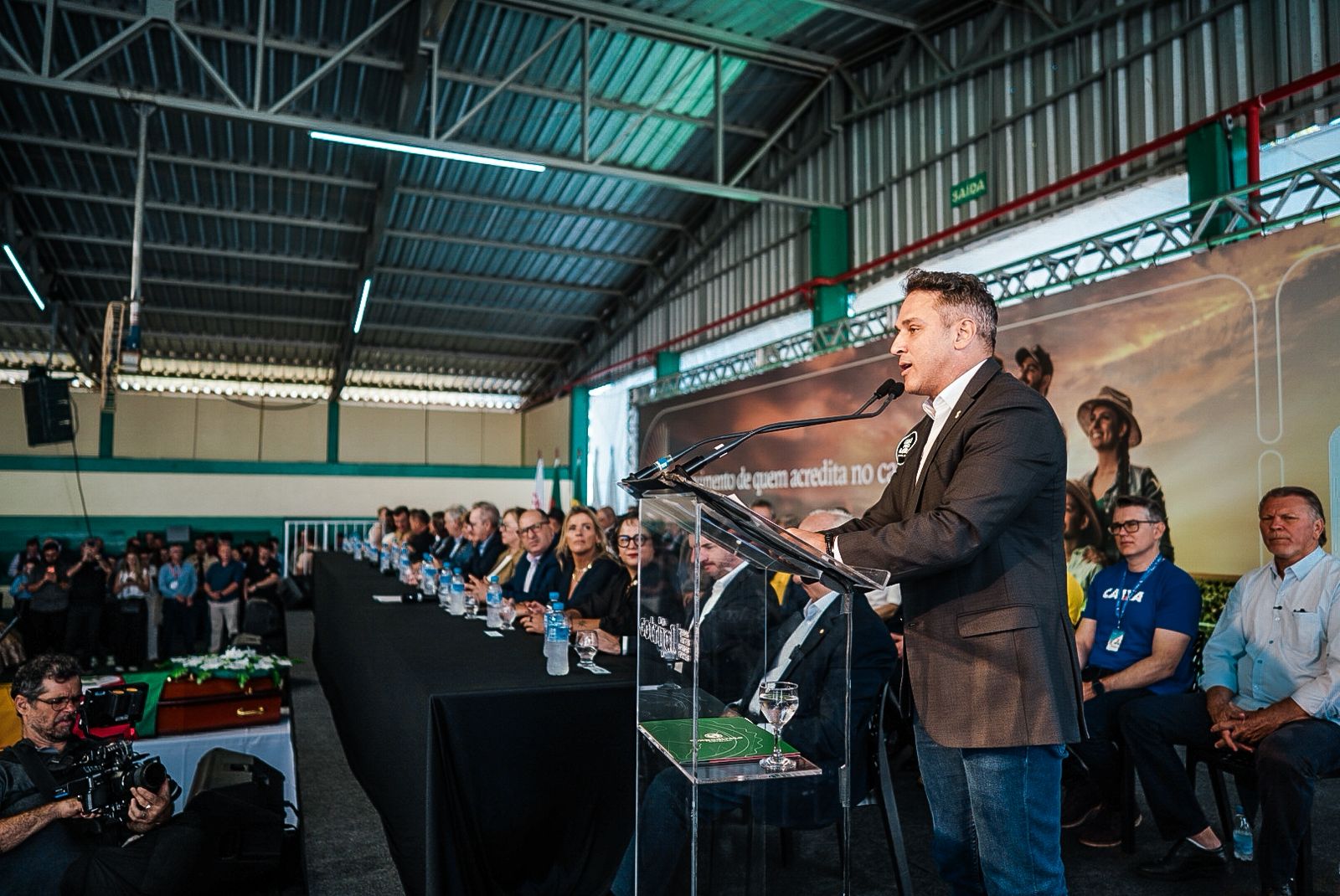 Protesto marca abertura da Expodireto; produtores denunciam crise no campo e Zucco cobra securitização das dívidas