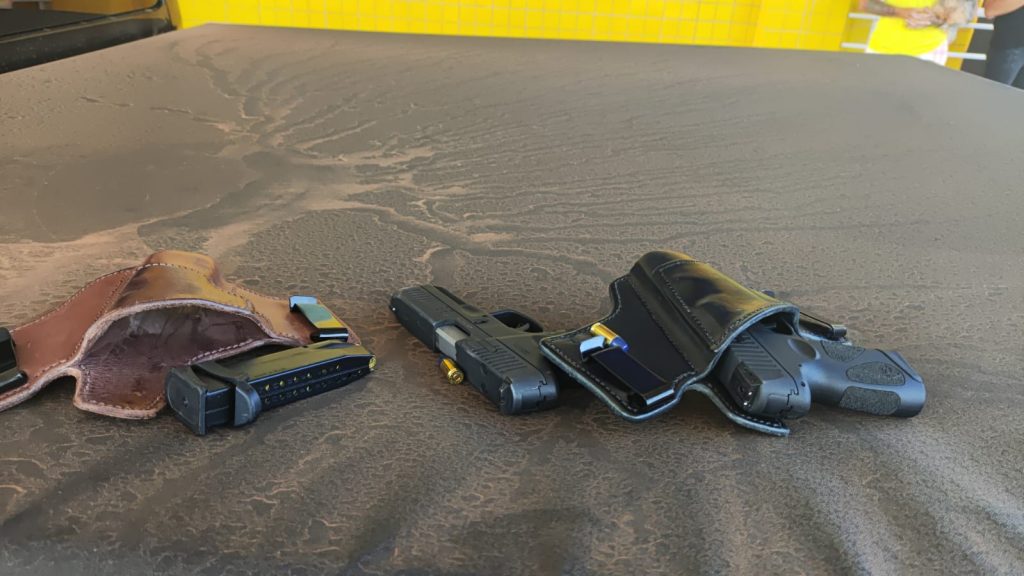 PRF prende mulher com duas pistolas em Passo Fundo