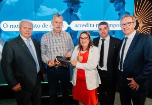 Senador Luis Carlos Heinze é o homenageado com o Troféu Semente de Ouro na 26ª Expodireto Cotrijal