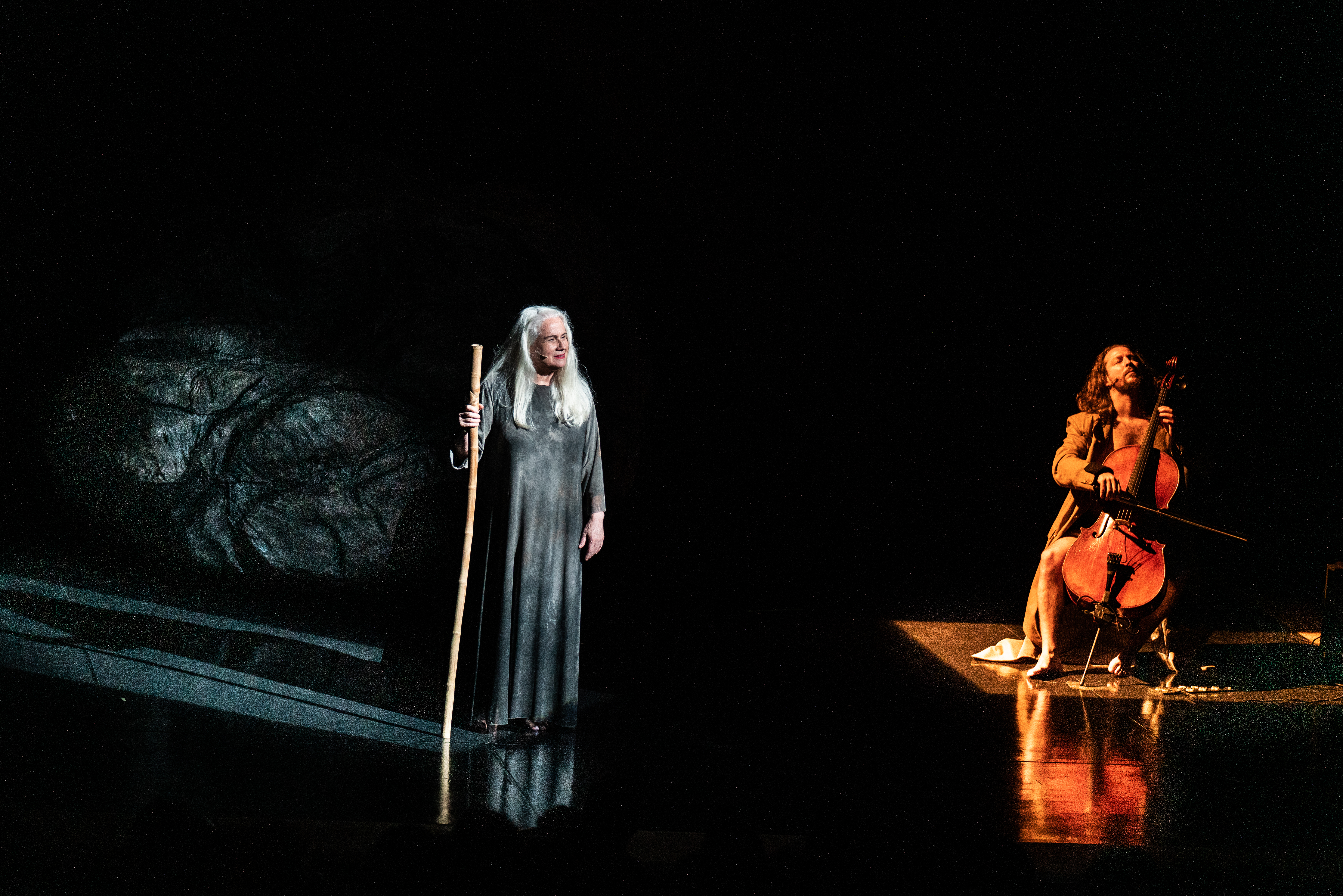 Vera Holtz apresenta o aclamado “Ficções” em turnê pelo Rio Grande do Sul