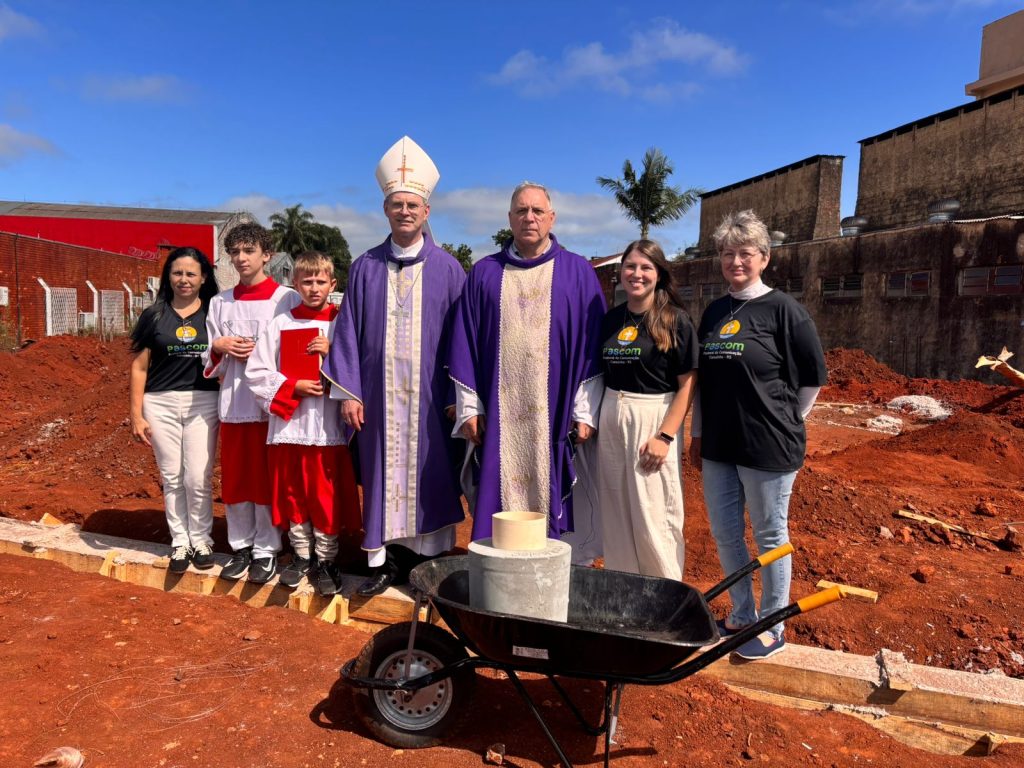 Bênção da pedra fundamental marca nova etapa da Paróquia Nossa Senhora de Fátima