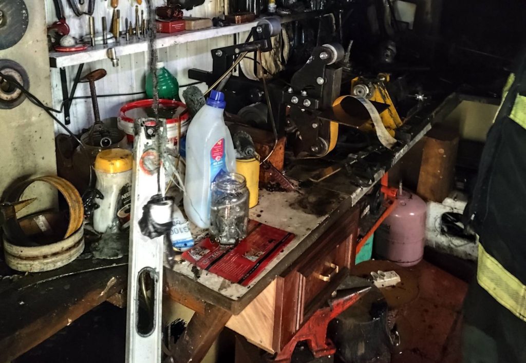 Bombeiros voluntários controlam incêndio em residência e evitam danos maiores em Não-Me-Toque