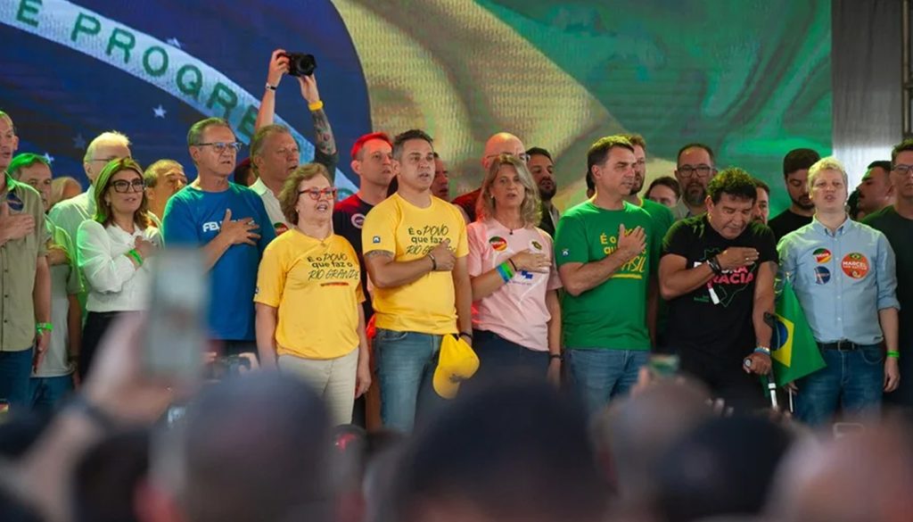 Em palanque com Flávio Bolsonaro, Zucco lança pré-candidatura ao governo do RS