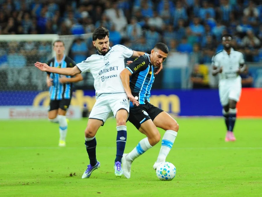 Grêmio amarga empate sem gols com o Remo