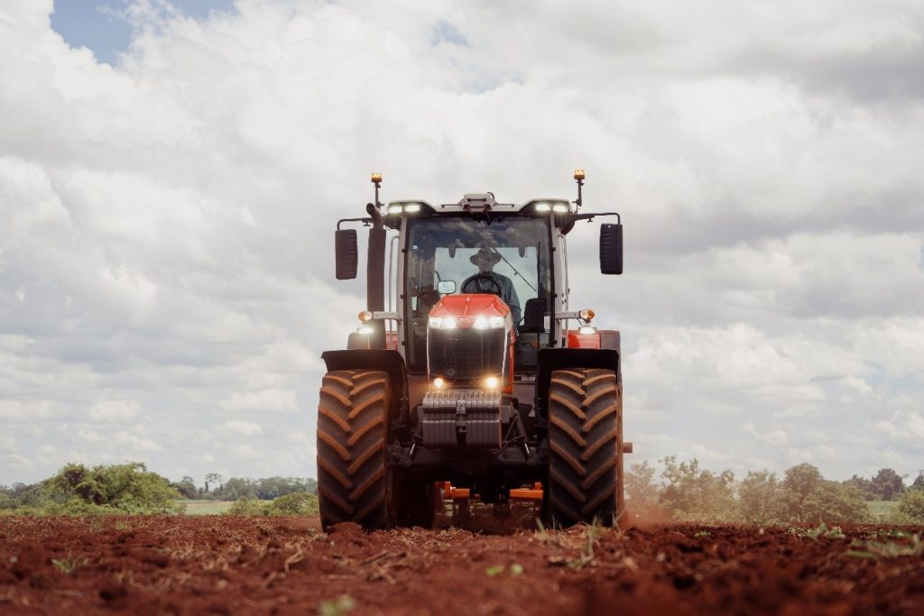 Massey Ferguson apresenta na Agrishow 2026 tratores focados na redução de custos para o setor canavieiro