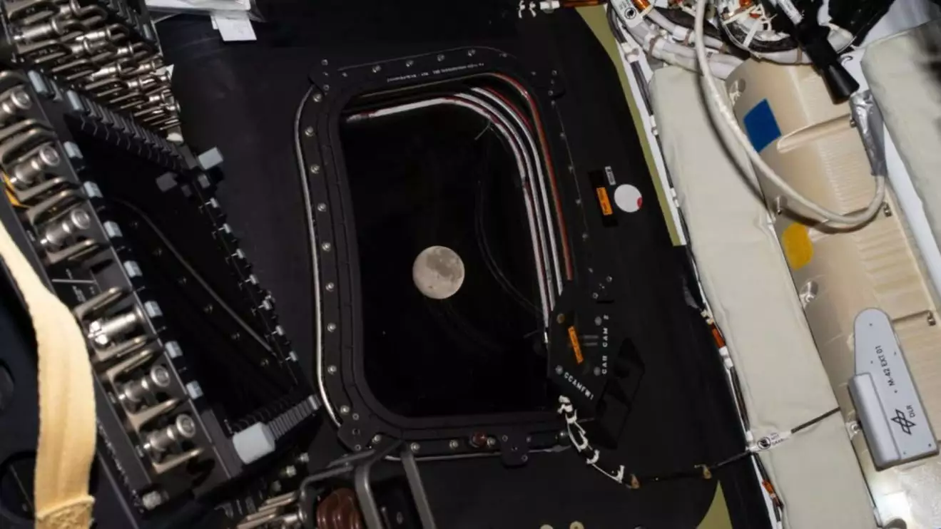 Missão Artemis II está na Lua e bate recorde histórico de distância da Terra