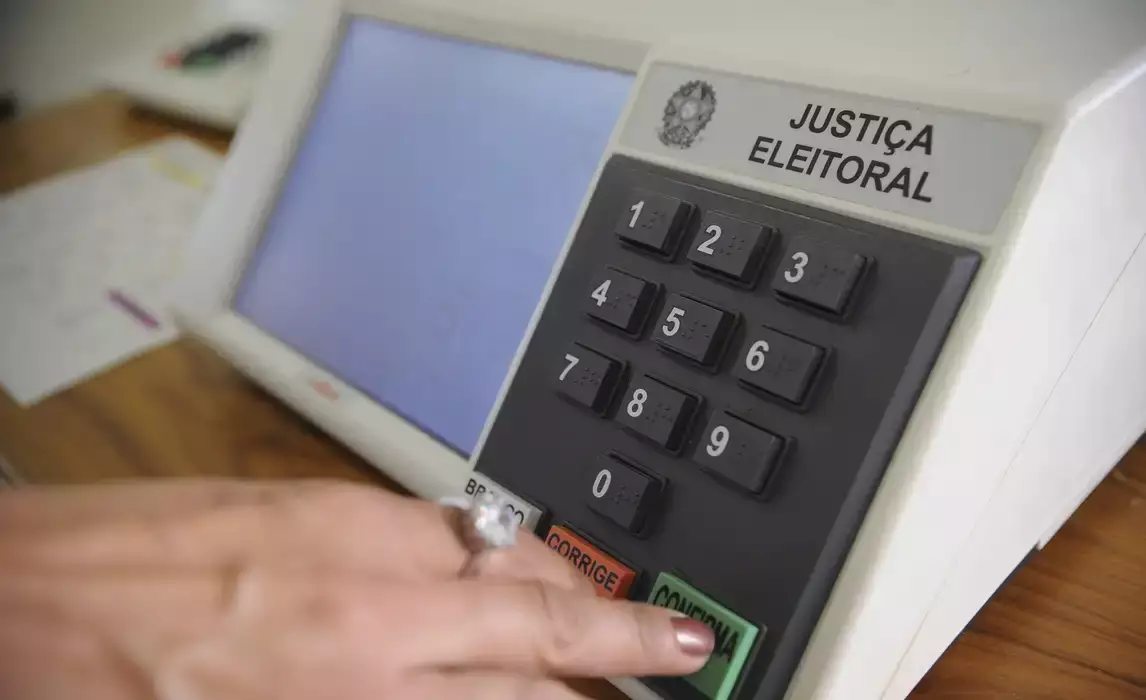 Justiça Eleitoral faz mutirões pelo Brasil para eleitores regularizarem o título