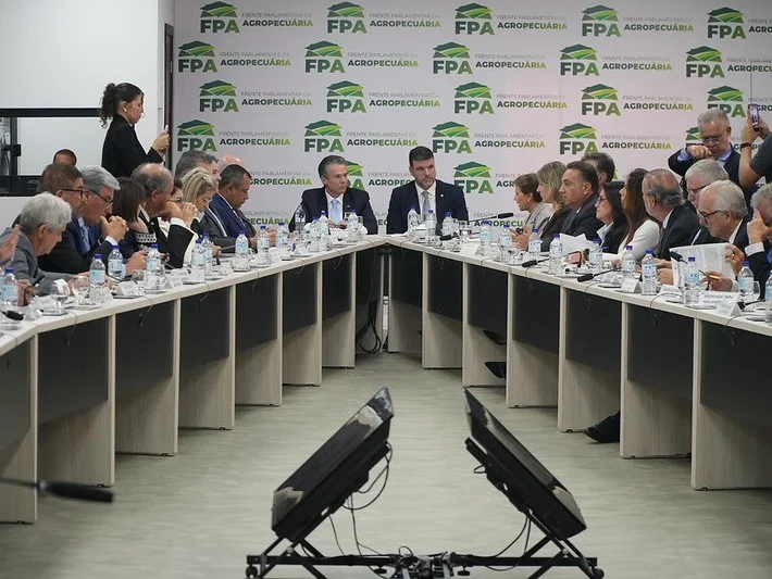 Bancada do agro discute dificuldades com novo ministro da Agricultura