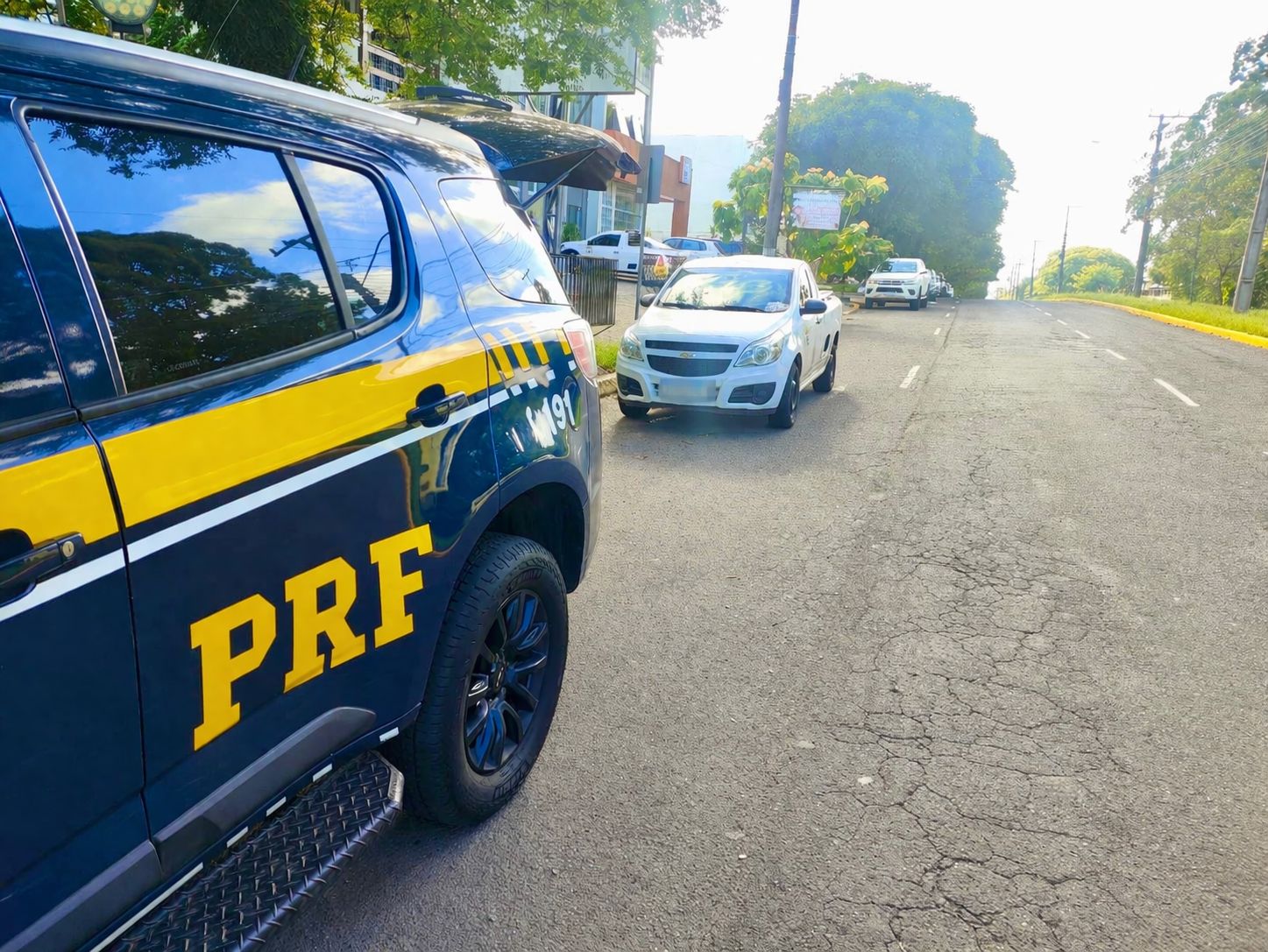 PRF prende homem com carro furtado após perseguição na BR-386