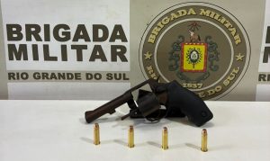 Brigada Militar prende homem por porte ilegal de arma de fogo em Carazinho