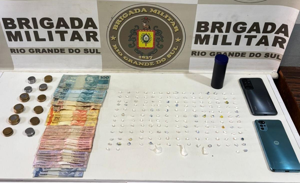 Brigada Militar prende dois homens por tráfico de drogas em Carazinho