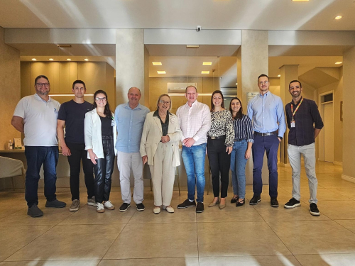A força da parceria que salva vidas: Arita Bergmann visita o HCC