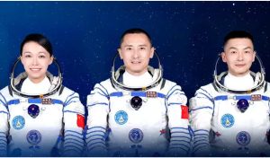 China realiza lançamento de missão espacial tripulada
