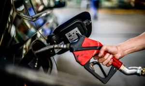 Governo vai dar subsídio de R$ 0,44 para cada litro de gasolina