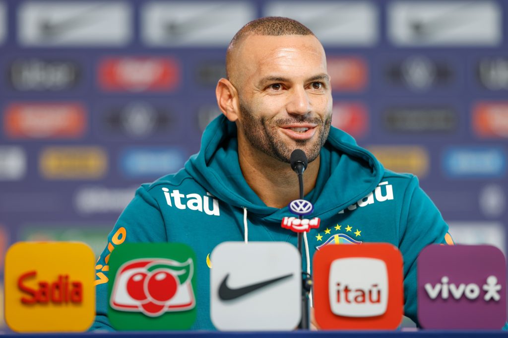 Weverton comenta “desmaio” após ser convocado para a Copa: “Vivi aquela emoção, coração acelerado”