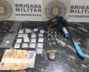 Brigada Militar prende homem por tráfico de drogas, ameaça e posse de simulacro em Soledade
