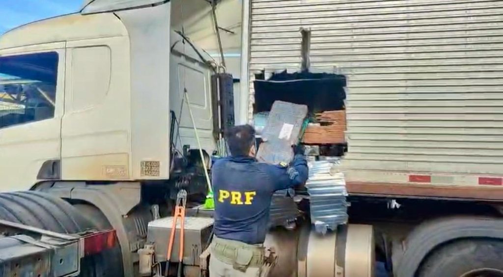 PRF prende traficantes em caminhão carregado com mais de 1 tonelada de maconha