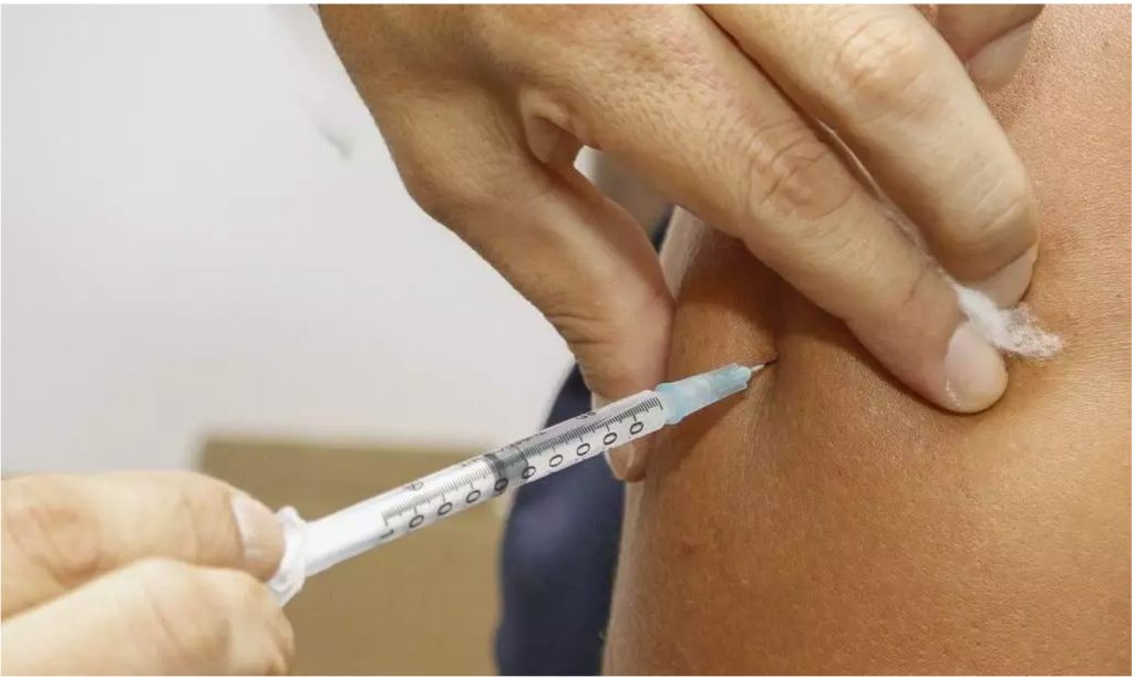 Rio Grande do Sul deve receber mais 536 mil doses de vacinas contra a gripe na próxima quarta-feira