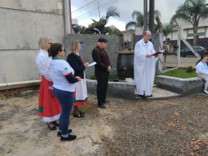Associação Cultural Ítalo-Brasileira de Não-Me-Toque inaugura capitel com imagem de São Francisco de Assis