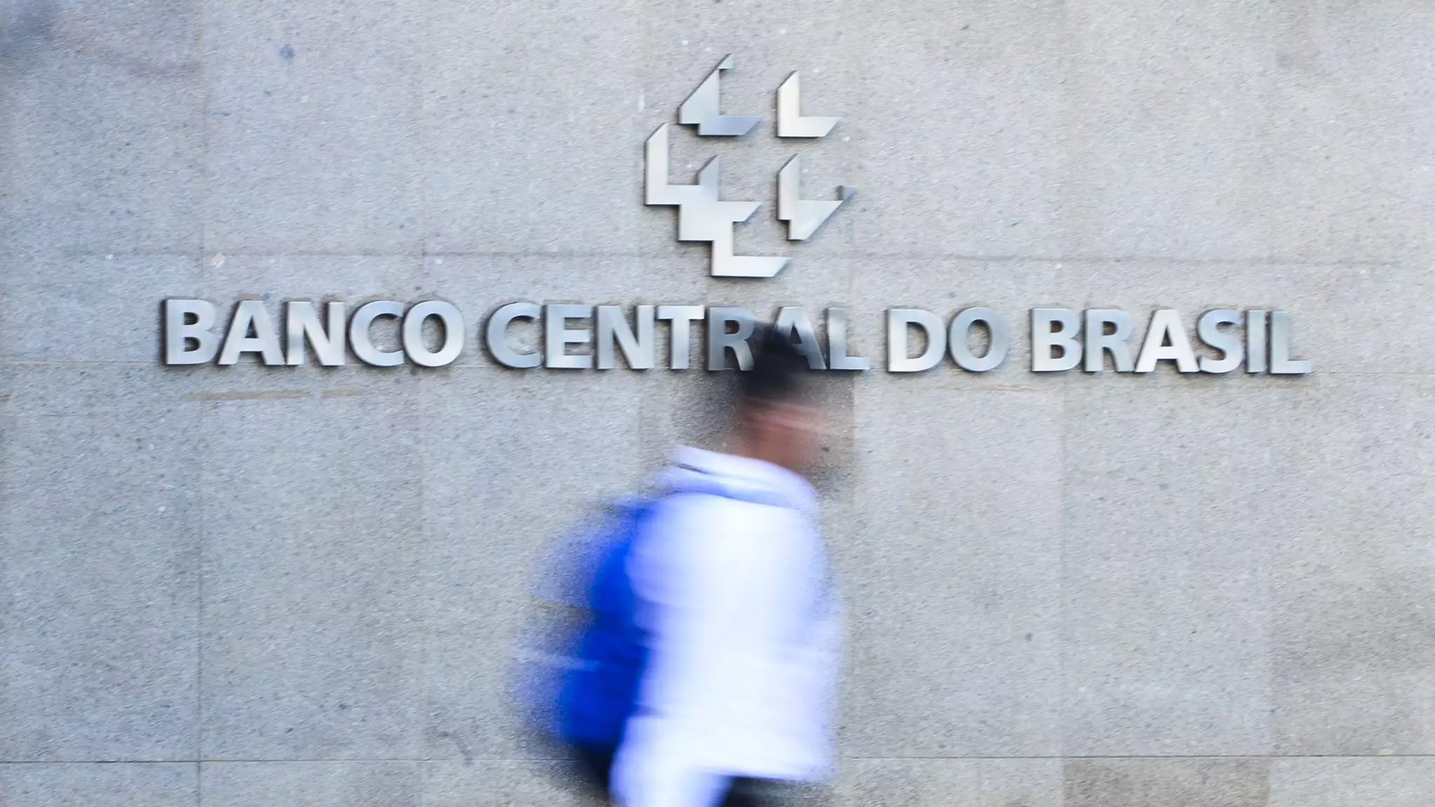 Decisões dos bancos centrais do Brasil e dos Estados Unidos dominam agenda da semana
