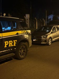 PRF prende dupla com extensa ficha criminal por uso de documento falso em Lagoa Vermelha